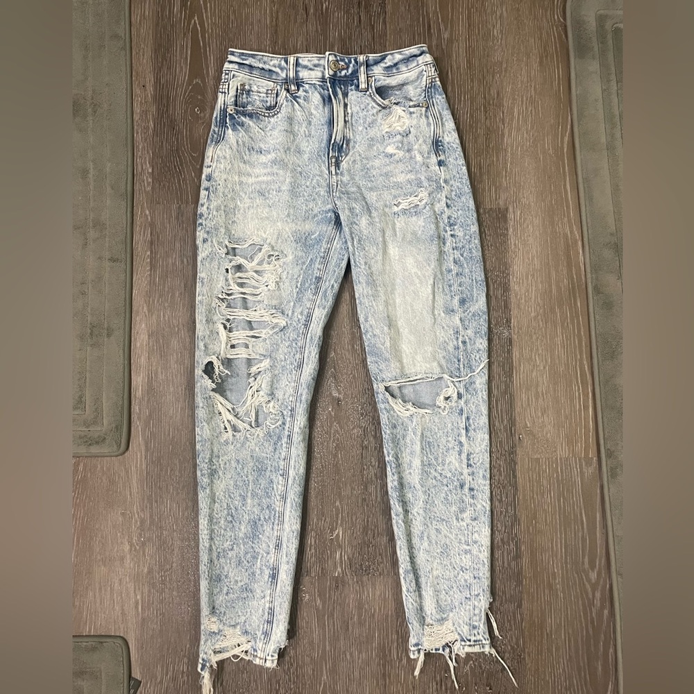 American Eagle light wash mom jeans